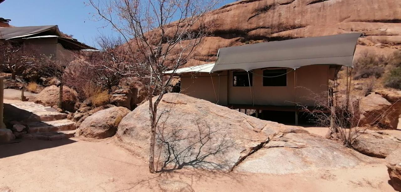 Ondudu Safari Lodge 奥马鲁鲁 外观 照片